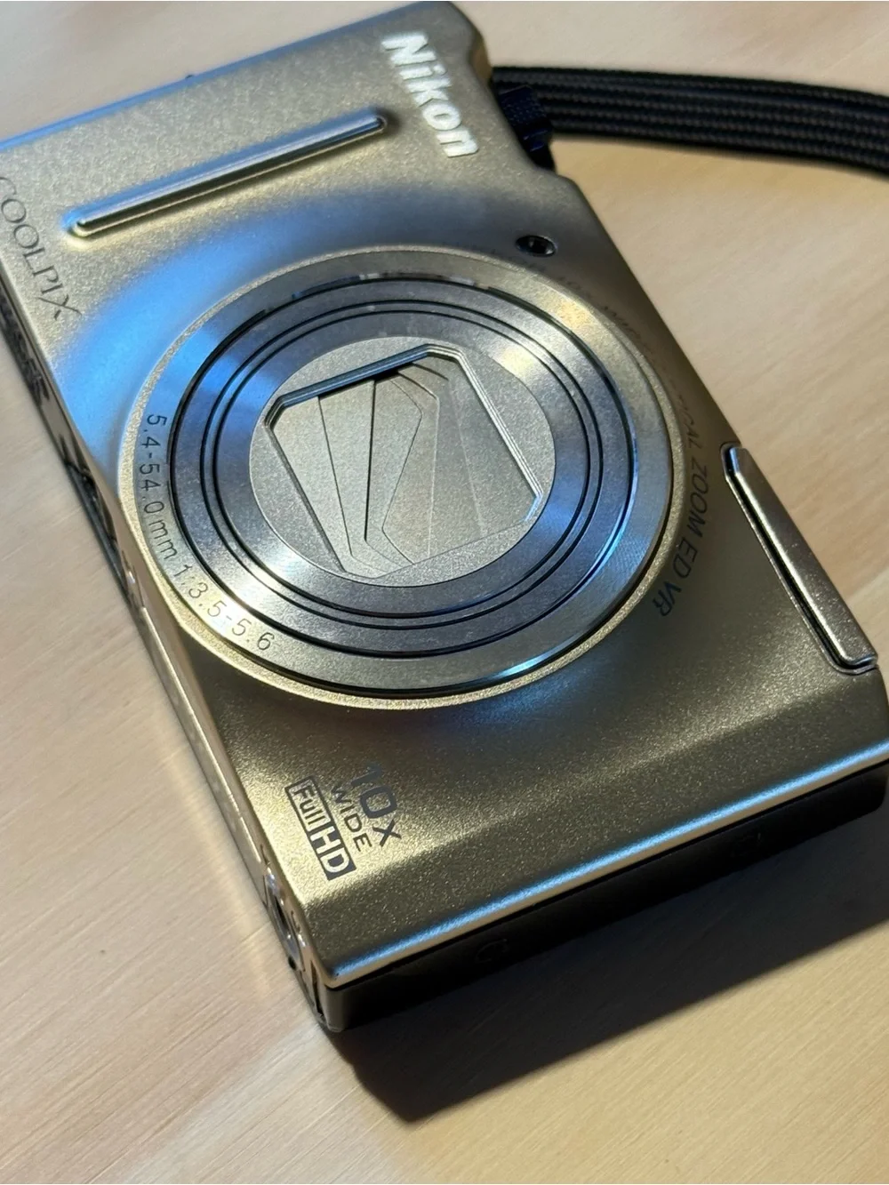Nikon COOLPIX S8100 12.1MP Digital Camera BROKEN Top Button For-Parts/Repair!!